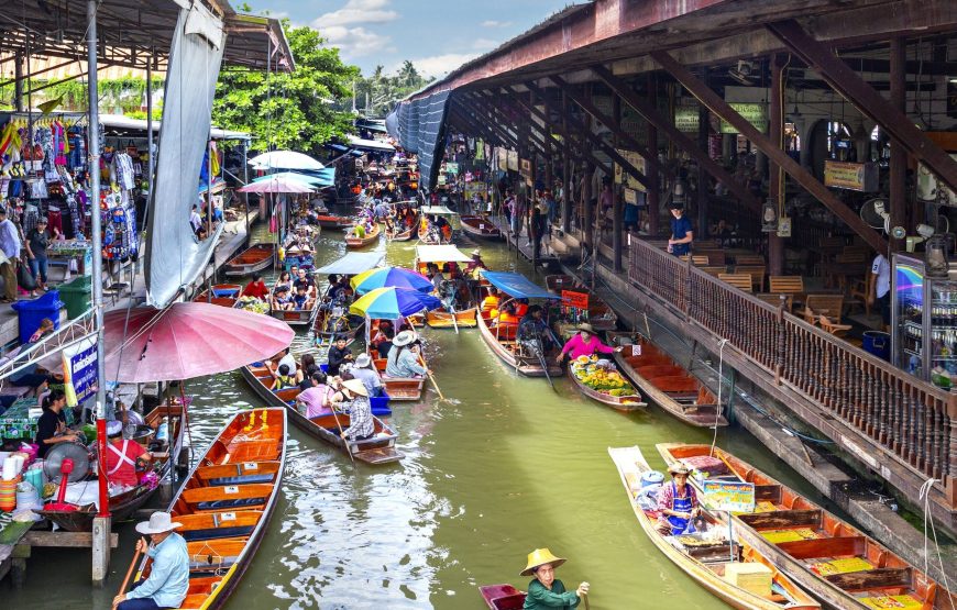 Damnoen Saduak Floating Market