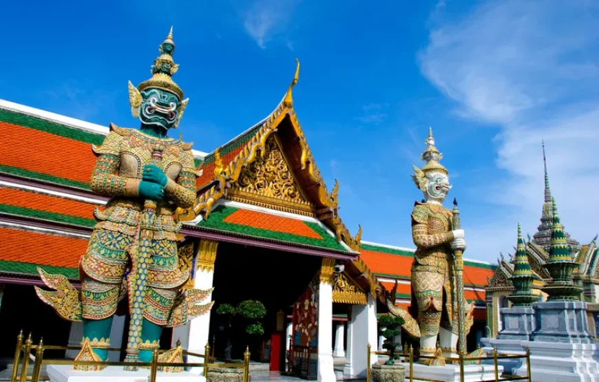 Bangkok Grand Palace and Wat Phra Kaew (Emerald Buddha)