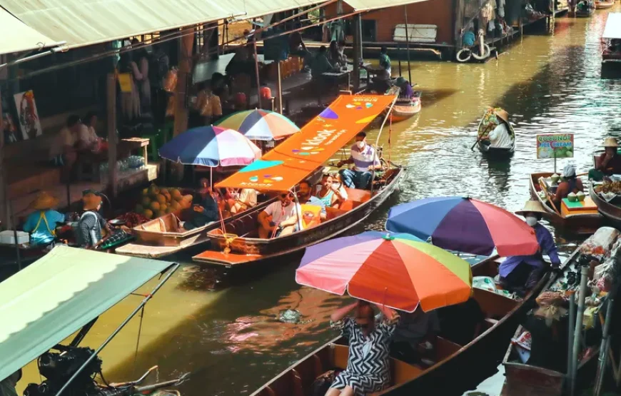 Damnoen Saduak Floating Market