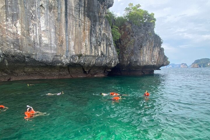 7 Islands Day Tour by Speed Boat from Krabi